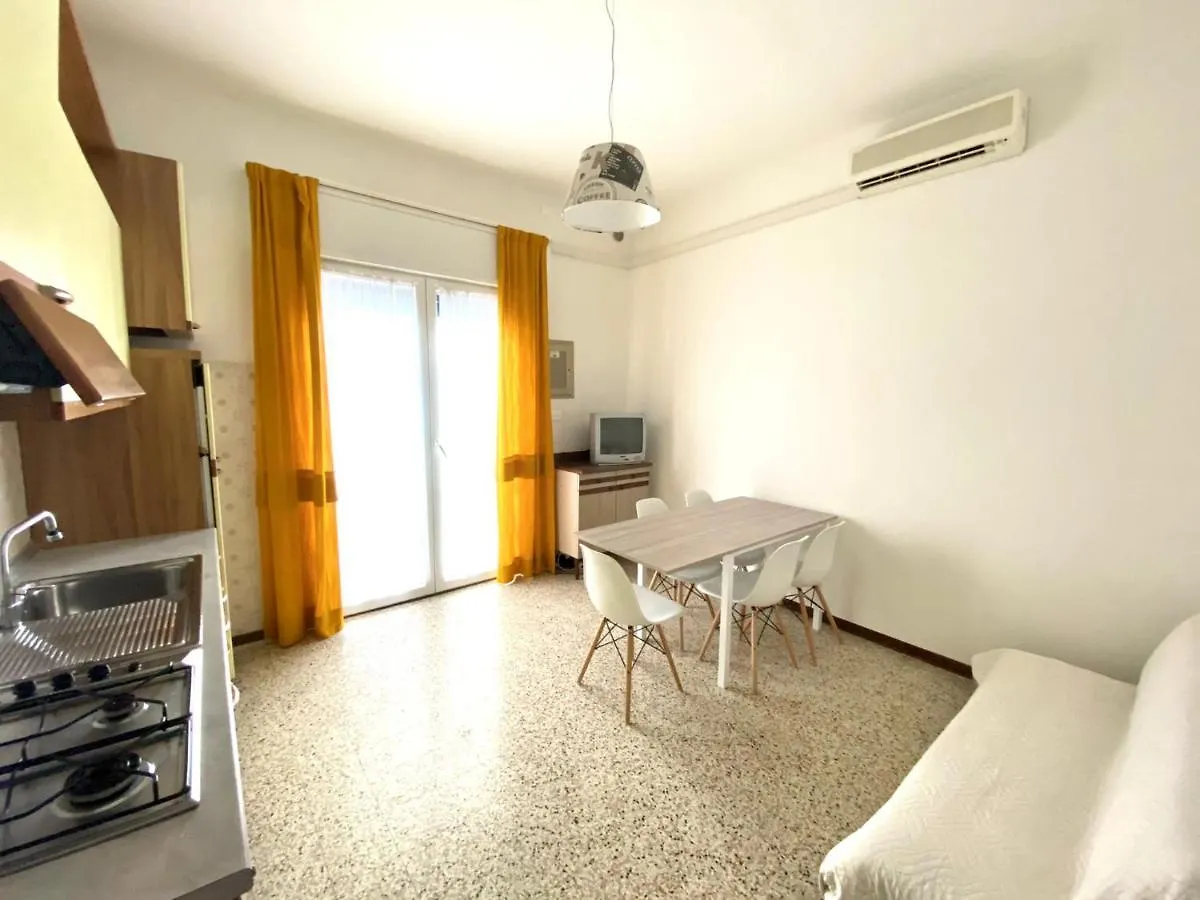 Euroresidence - Piazza Mazzini- 30 Mt Dal Mare - Immobil Relax ليدو دي يسولو إيطاليا
