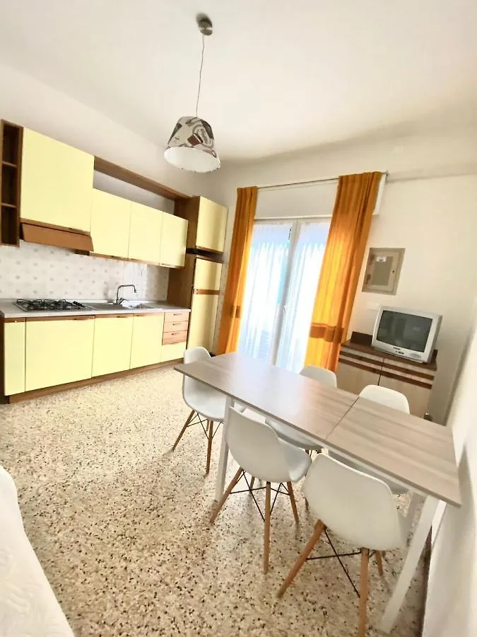 Euroresidence - Piazza Mazzini- 30 MT dal mare Lido di Jesolo 0*,